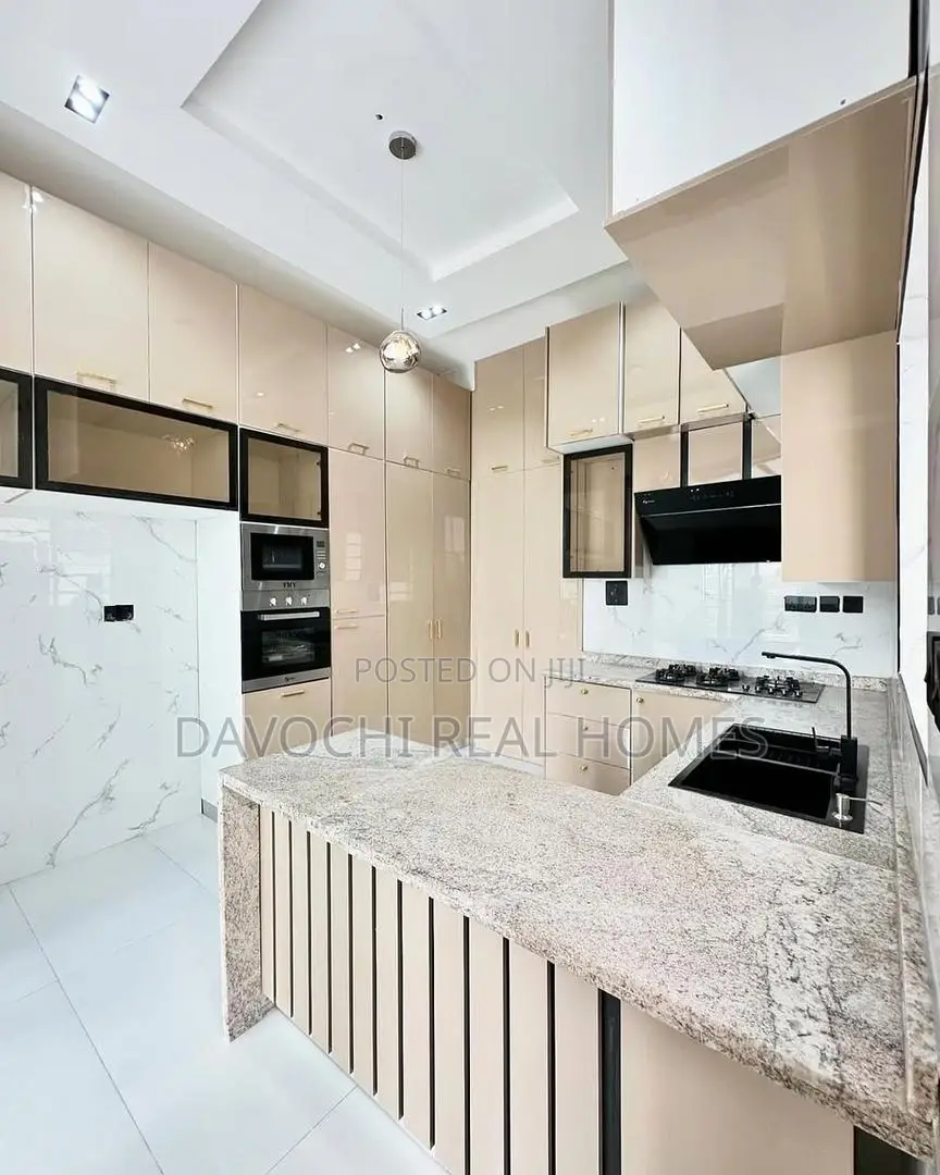 4bdrm Duplex in Ikota for rent in Ikota