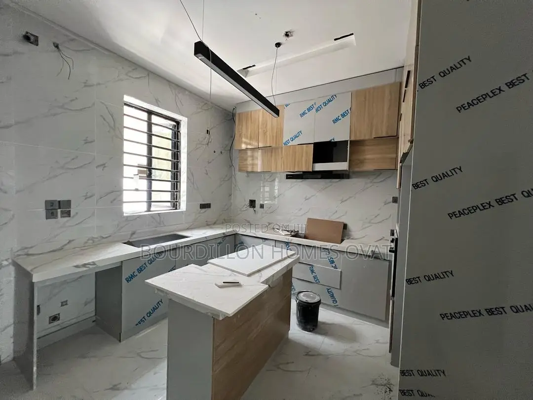4bdrm Duplex in Lekki for sale in Lekki