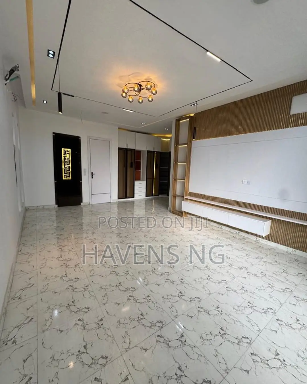 5bdrm Duplex in Chevron for sale in Chevron