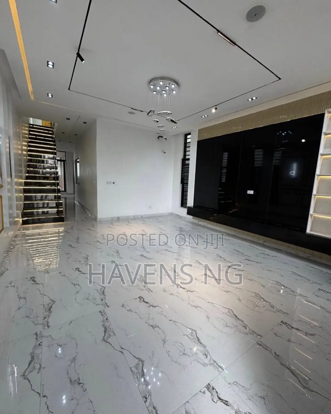 5bdrm Duplex in Chevron for sale in Chevron