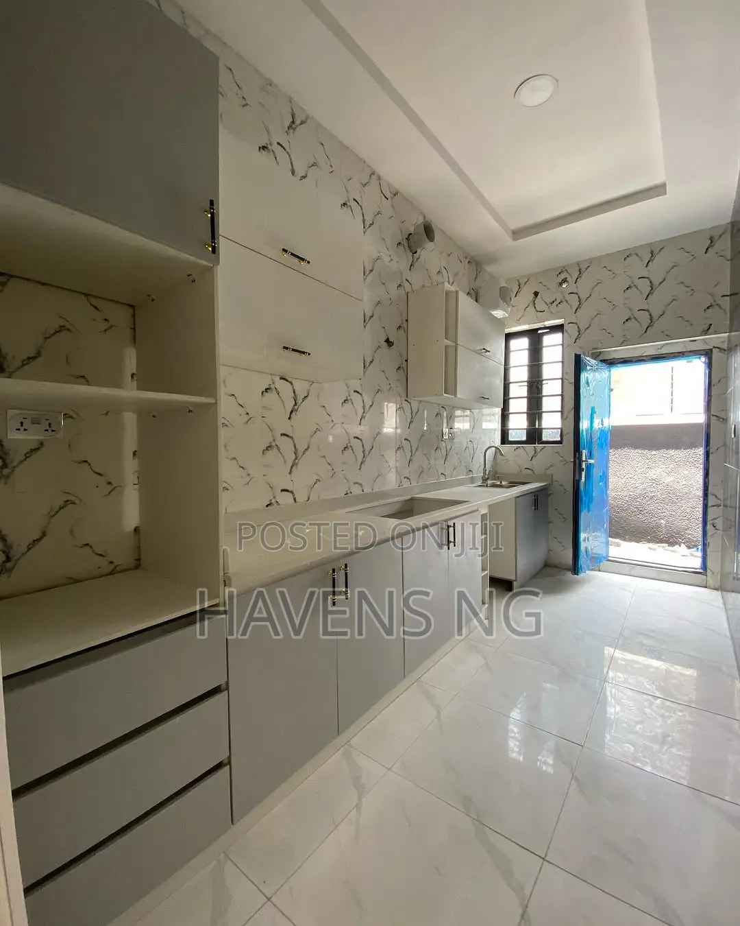 3bdrm Duplex in Ikota for sale in Ikota