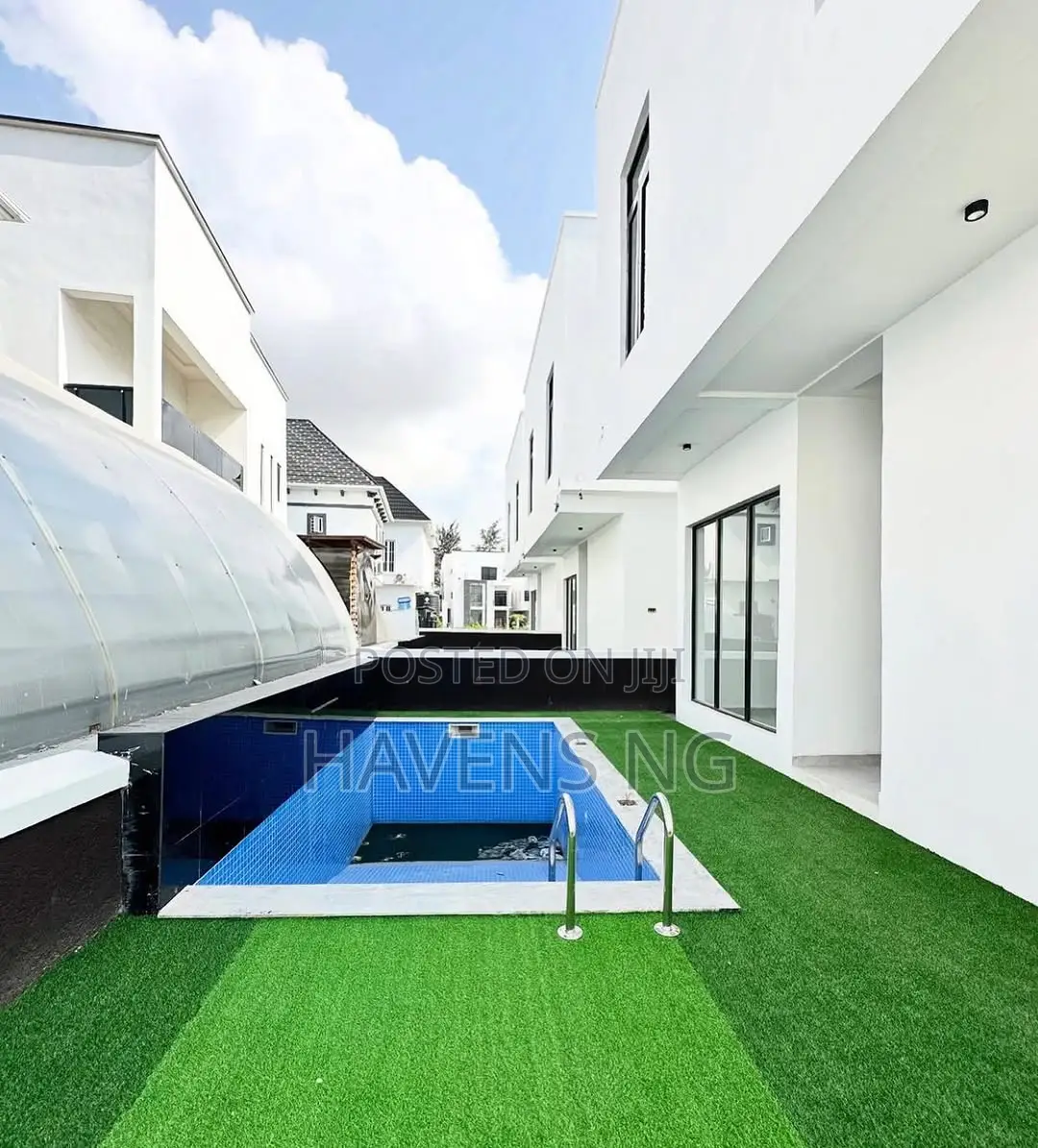 5bdrm Duplex in Ikota for sale in Ikota