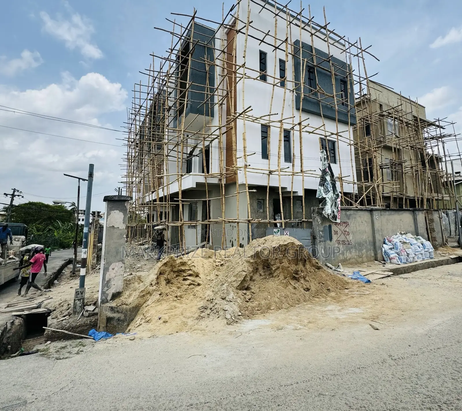 4bdrm Duplex in Adeniyi Jones Lagos for sale in Adeniyi Jones