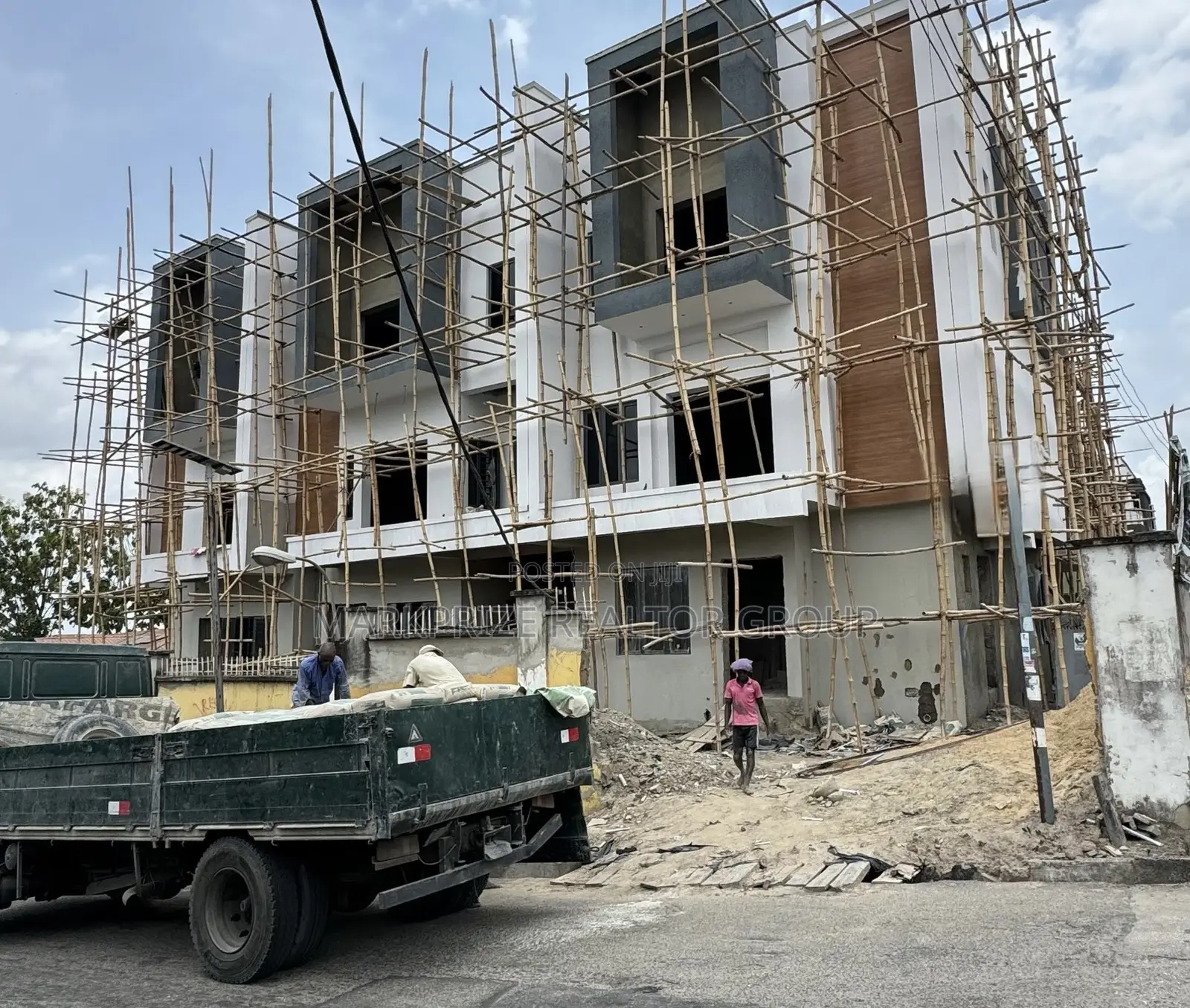 4bdrm Duplex in Adeniyi Jones Lagos for sale in Adeniyi Jones