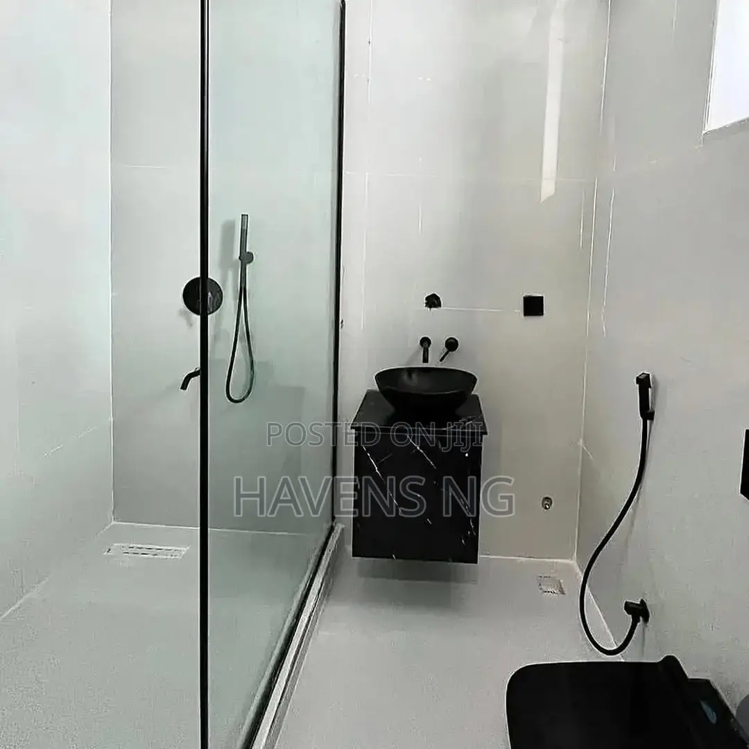 5bdrm Duplex in Chevron for sale in Chevron