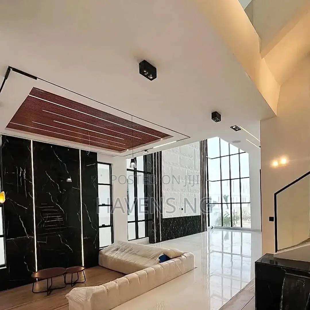 5bdrm Duplex in Chevron for sale in Chevron