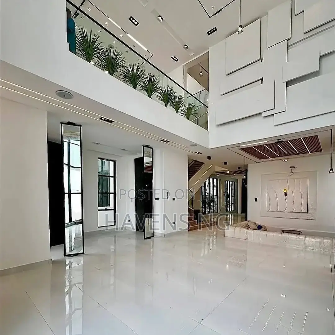 5bdrm Duplex in Chevron for sale in Chevron
