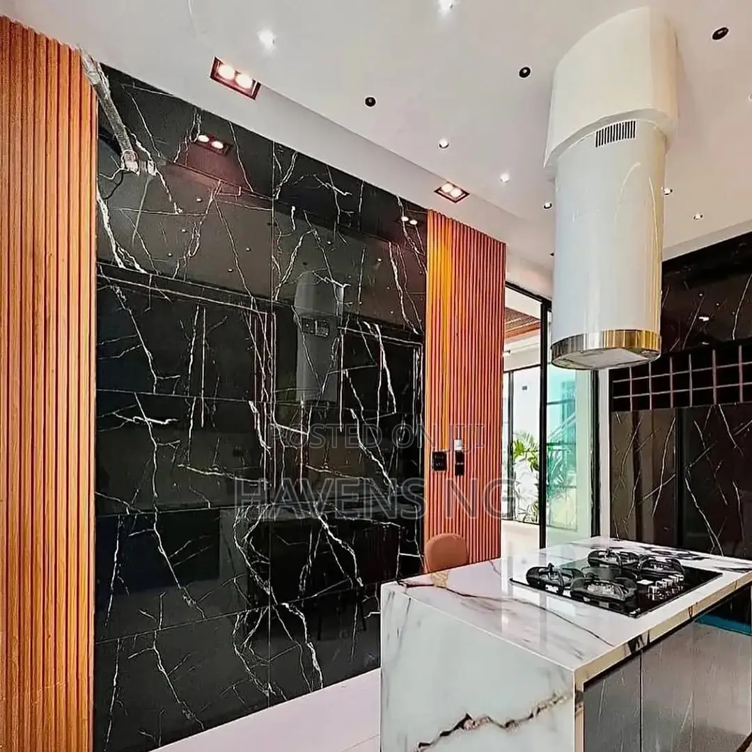 5bdrm Duplex in Chevron for sale in Chevron