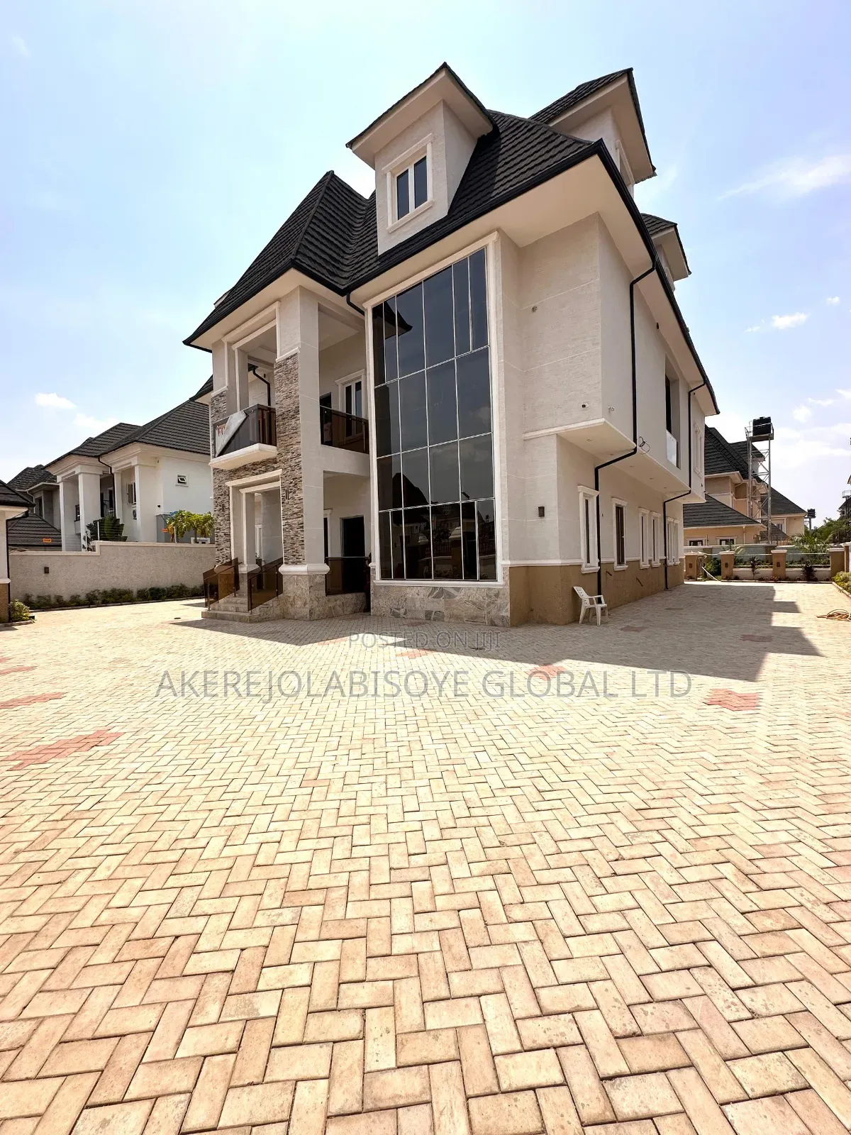 7bdrm Duplex in In An Estate Karsana for sale in Gwarinpa
