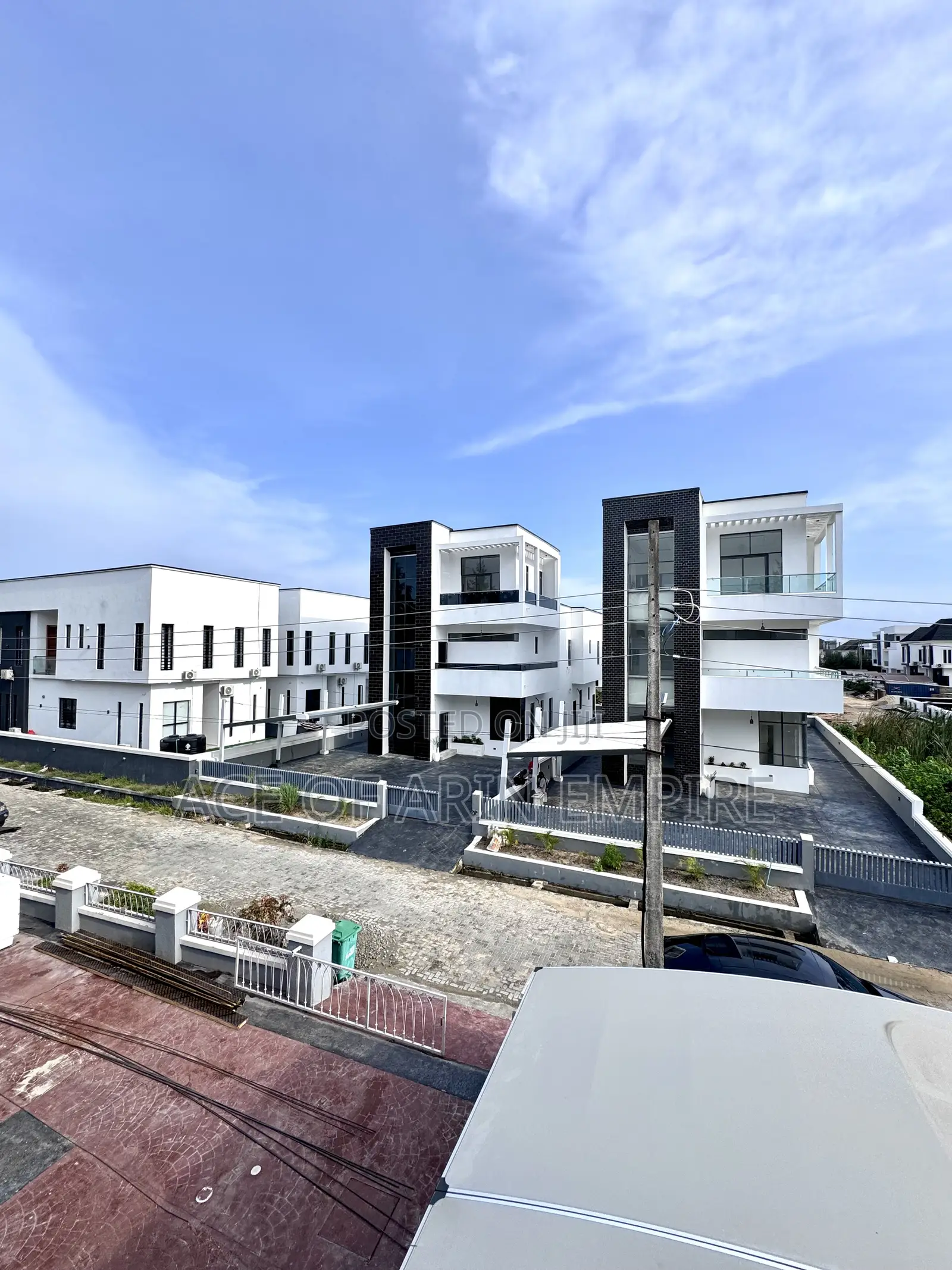 5bdrm Duplex in Lekki County, Ikota for sale in Ikota