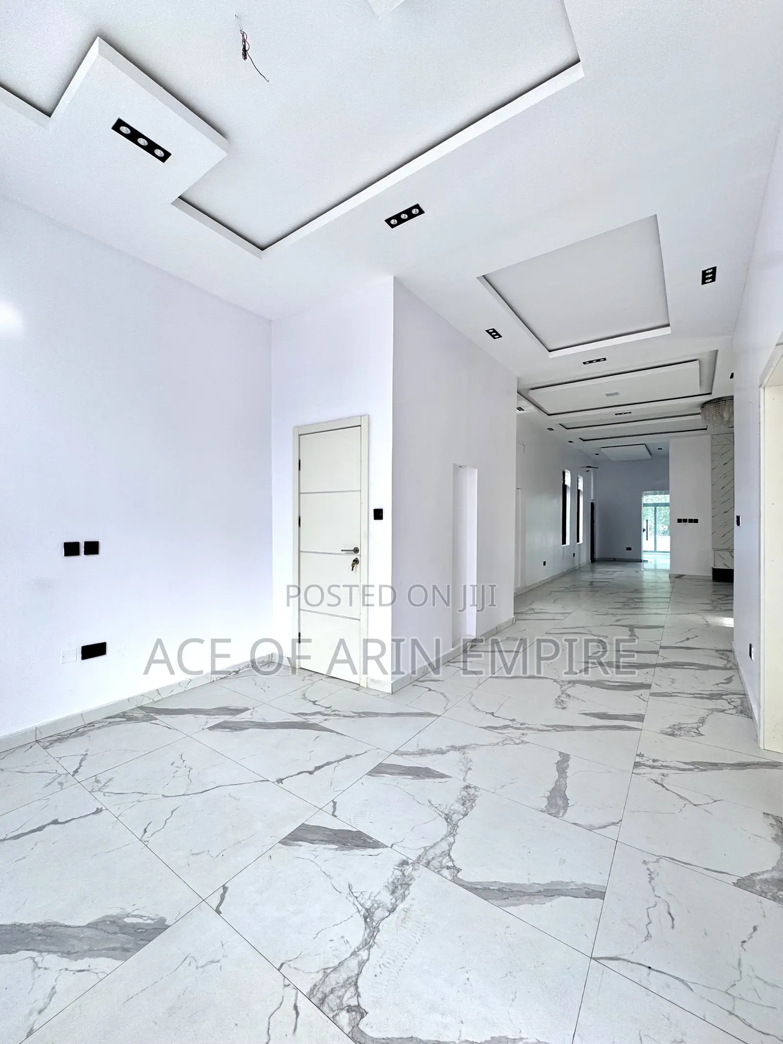 5bdrm Duplex in Lekki County, Ikota for sale in Ikota
