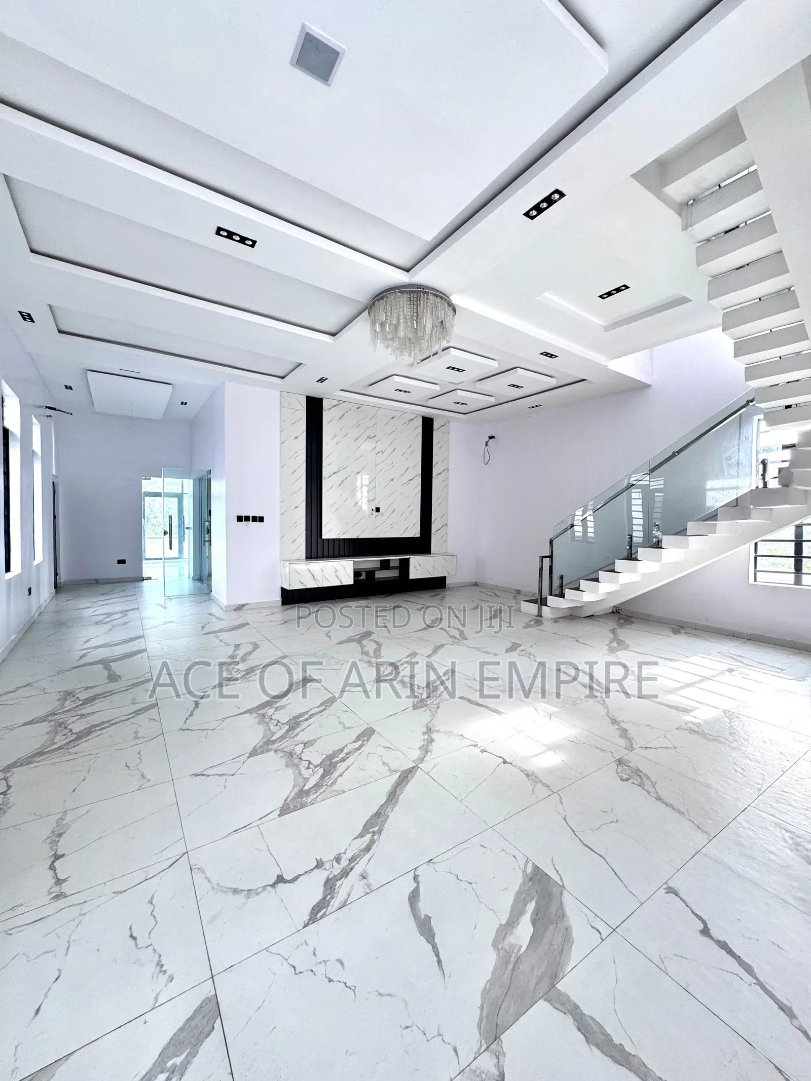 5bdrm Duplex in Lekki County, Ikota for sale in Ikota