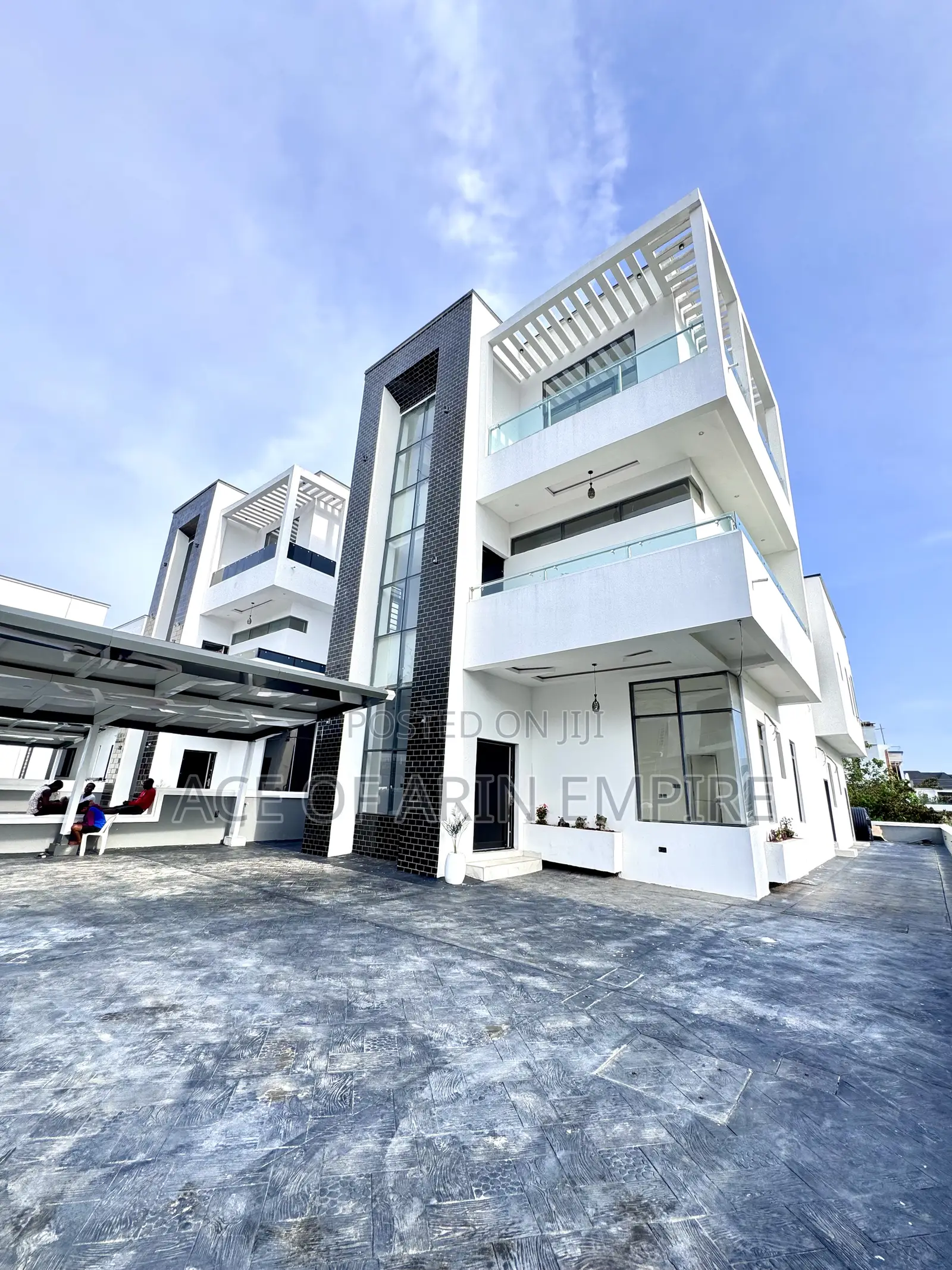 5bdrm Duplex in Lekki County, Ikota for sale in Ikota