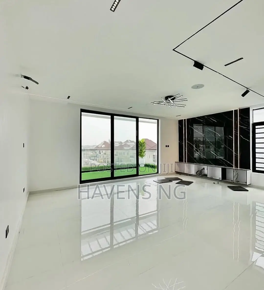 5bdrm Duplex in Lekki Phase 1 for sale in Lekki Phase 1