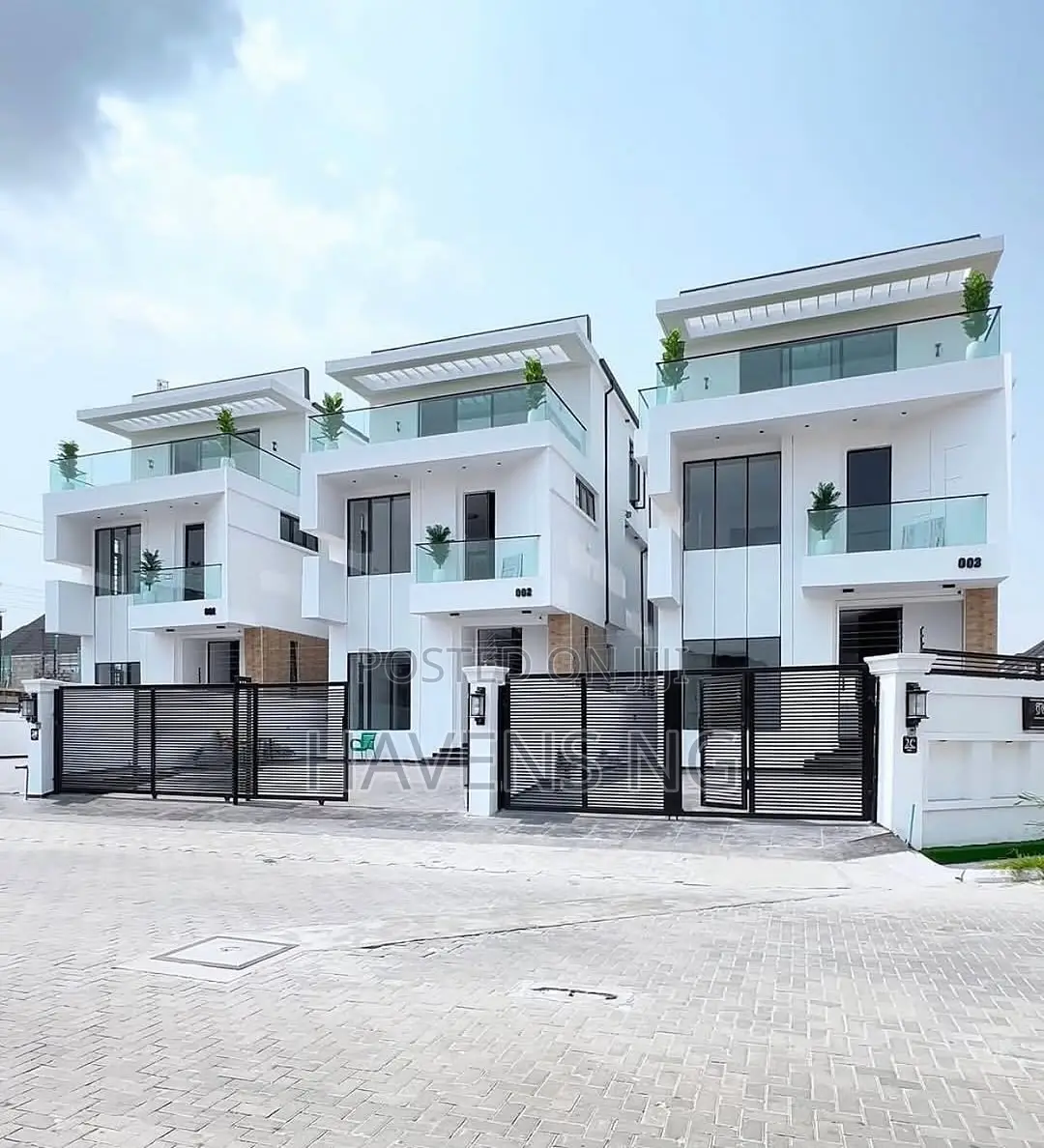 5bdrm Duplex in Lekki Phase 1 for sale in Lekki Phase 1