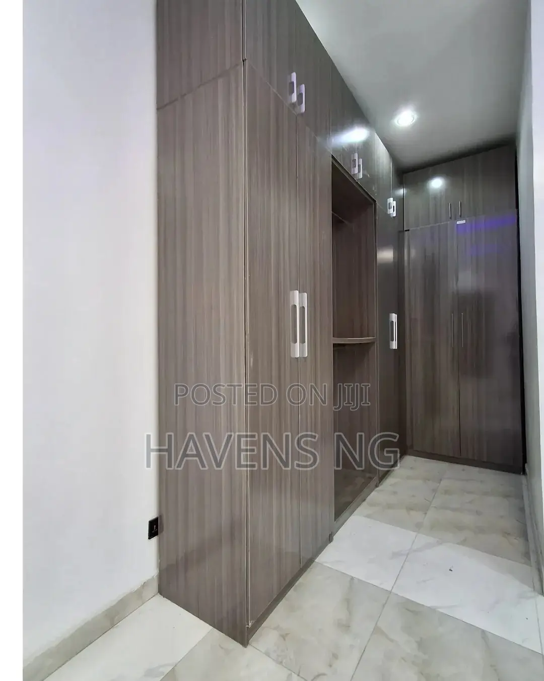 5bdrm Duplex in Lekki Phase 2 for sale in Lekki Phase 2