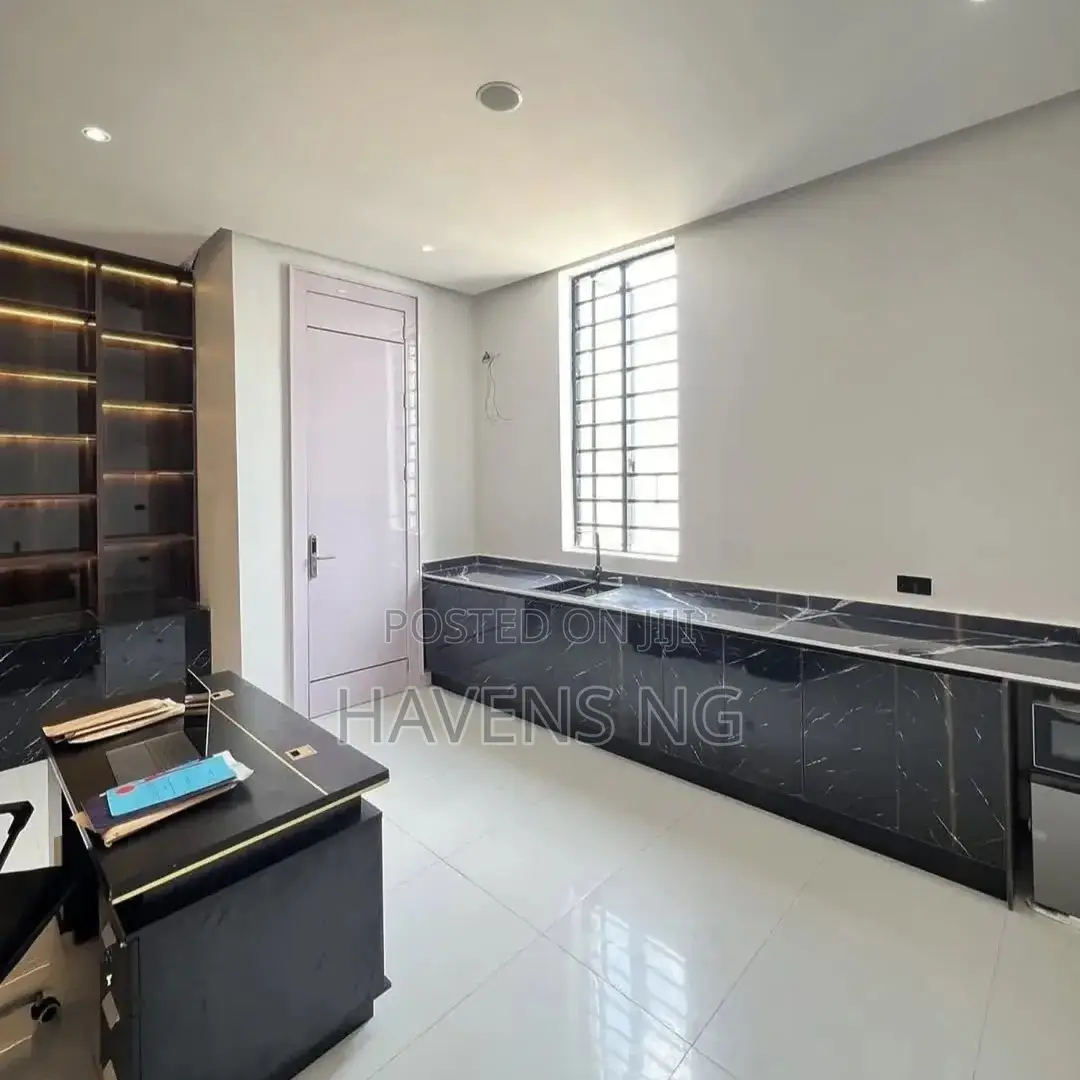 5bdrm Duplex in Ikate for sale in Ikate