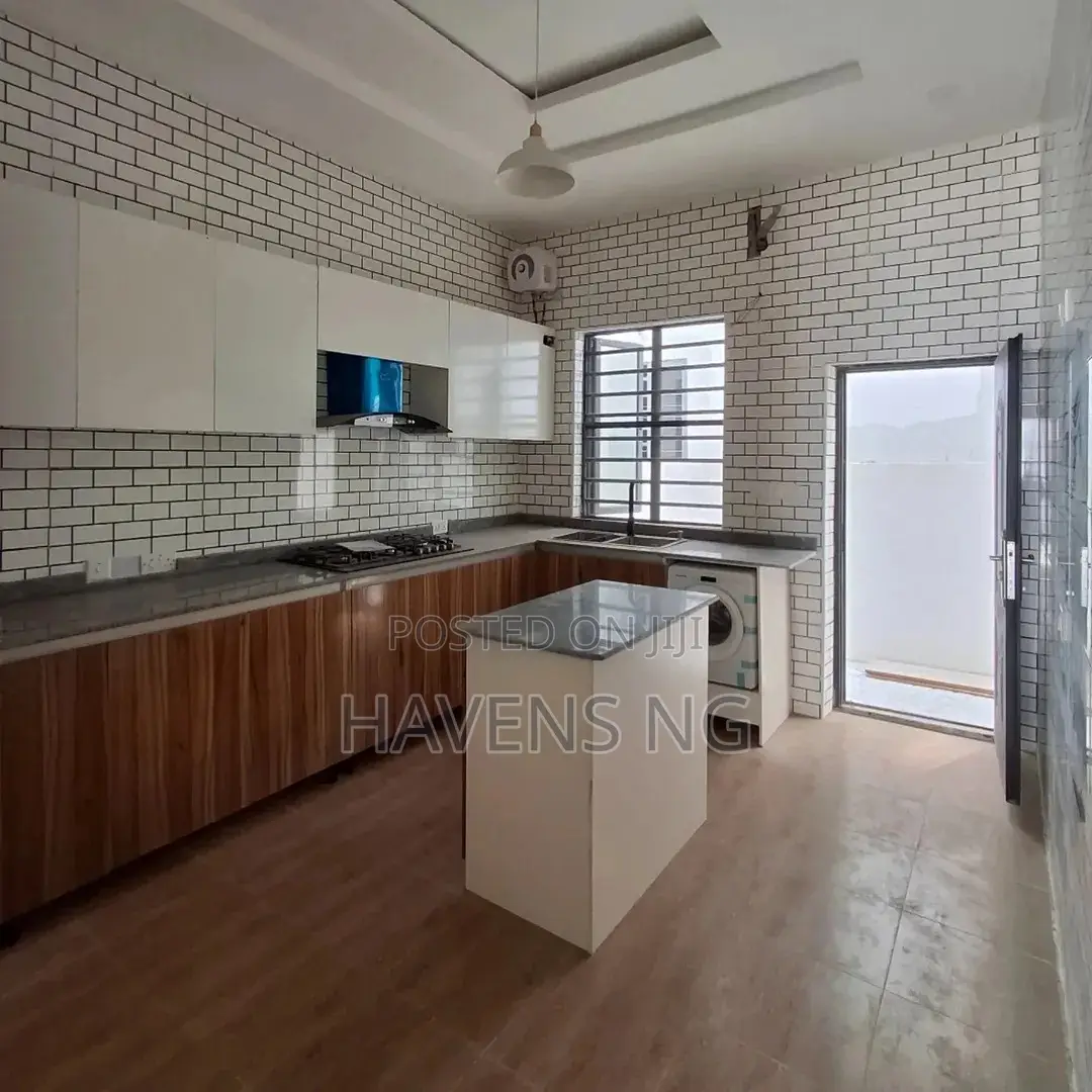 4bdrm Duplex in Lekki Phase 2 for sale in Lekki Phase 2