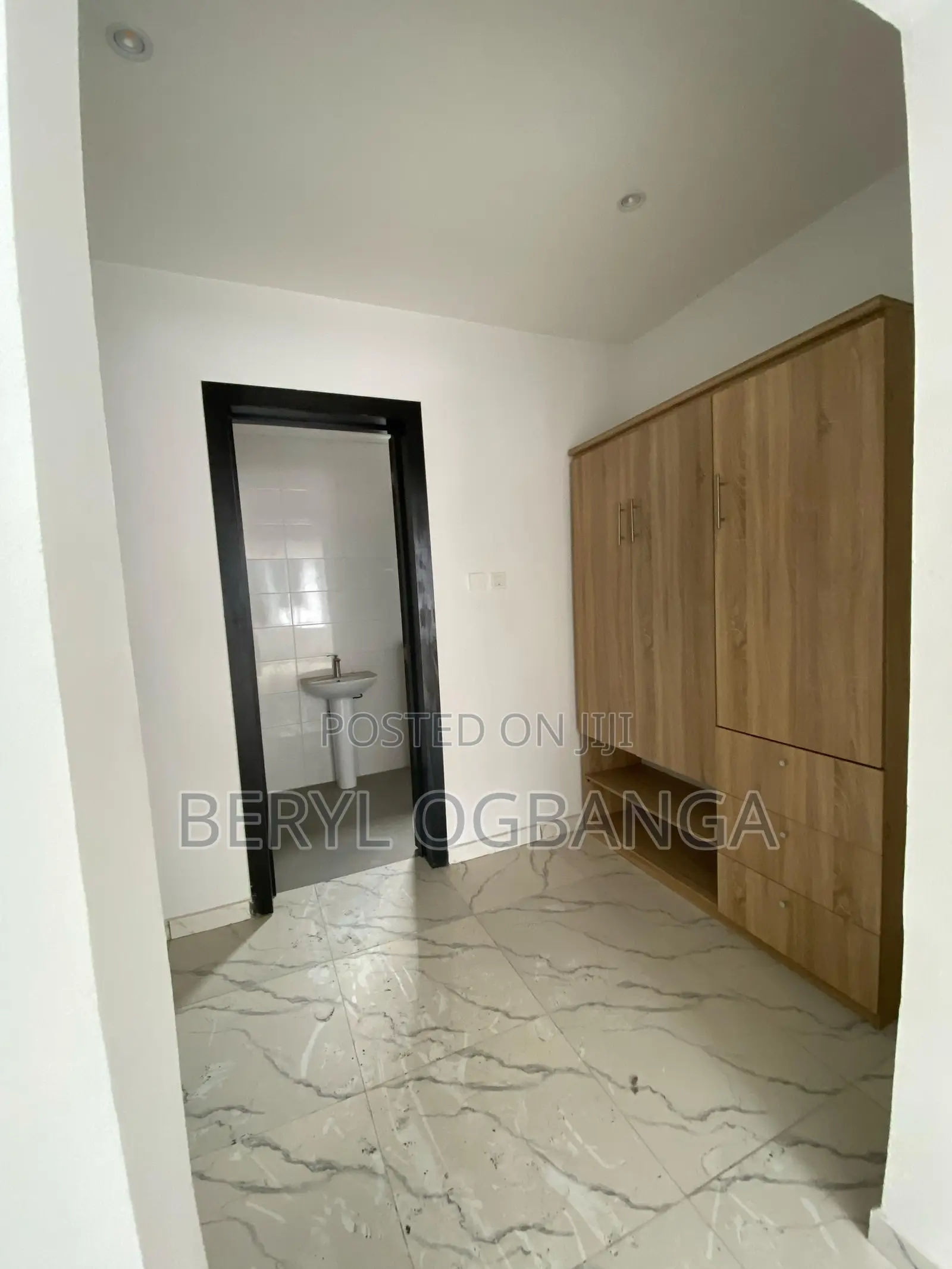 4bdrm Apartment in Agungi for rent in Agungi