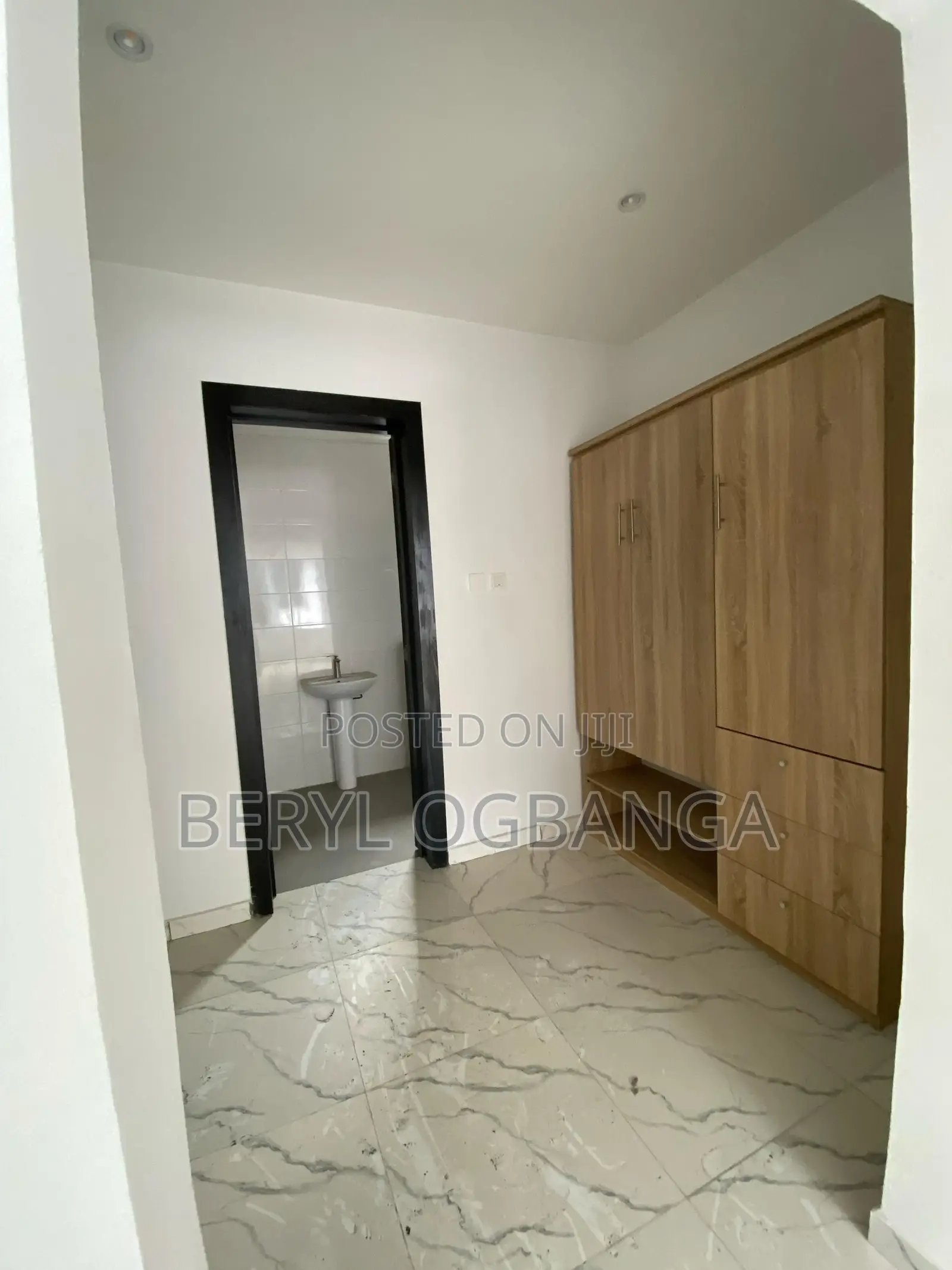 4bdrm Apartment in Agungi for rent in Agungi