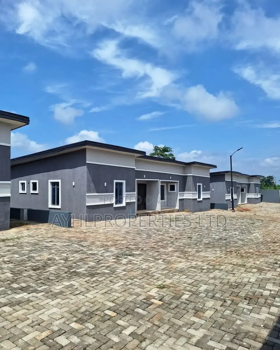 Queens Homes in Obafemi-Owode