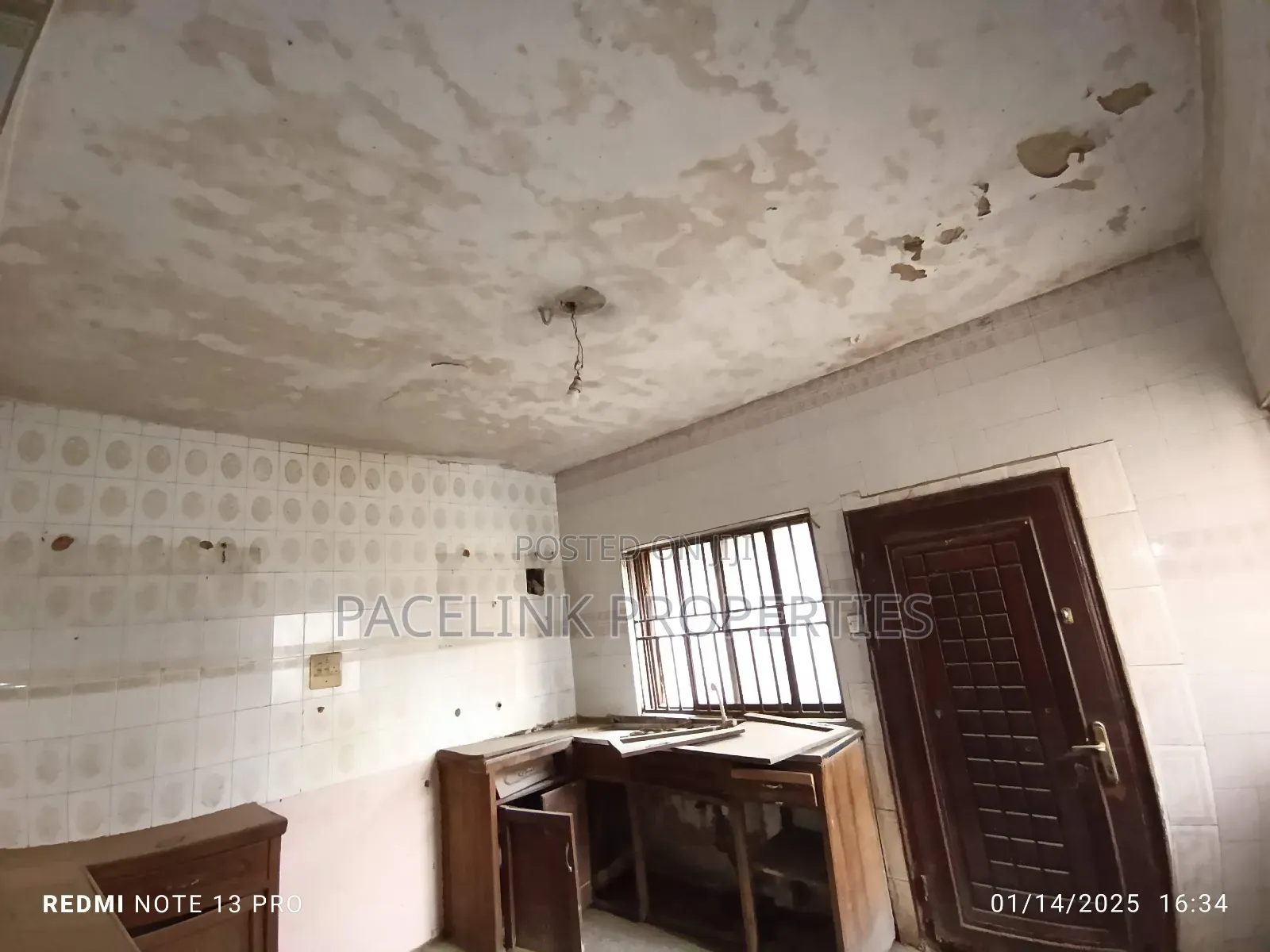 5bdrm Duplex in Gowon Estate, Ipaja Road for sale in Ipaja Road
