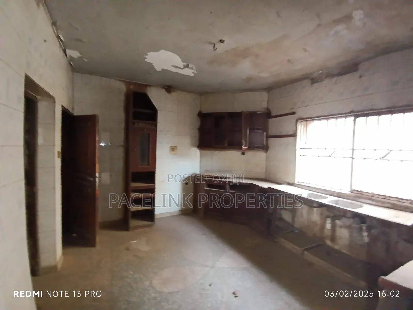 10bdrm Duplex in Gowon Estate, Ipaja Road for sale in Ipaja Road