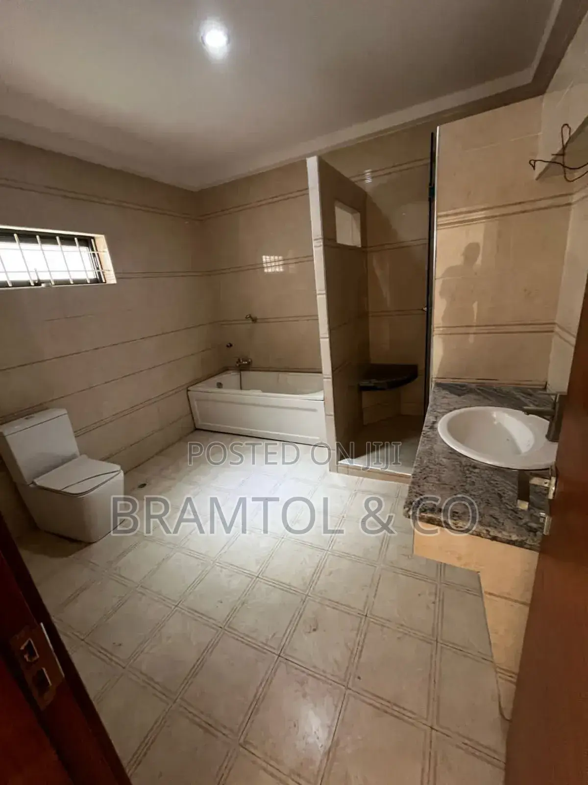 4bdrm Townhouse / Terrace in Asba And Dantata, Life Camp for rent in Life Camp
