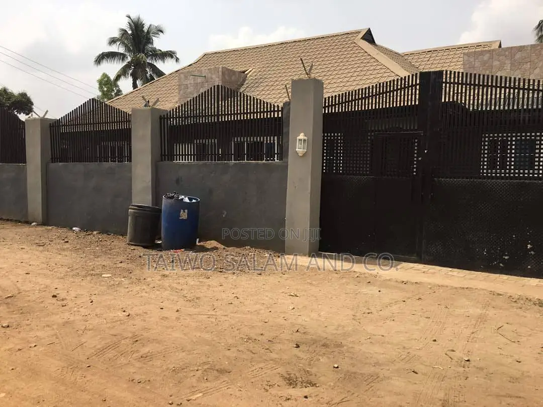 2bdrm Block of Flats in Jericho for sale in Jericho