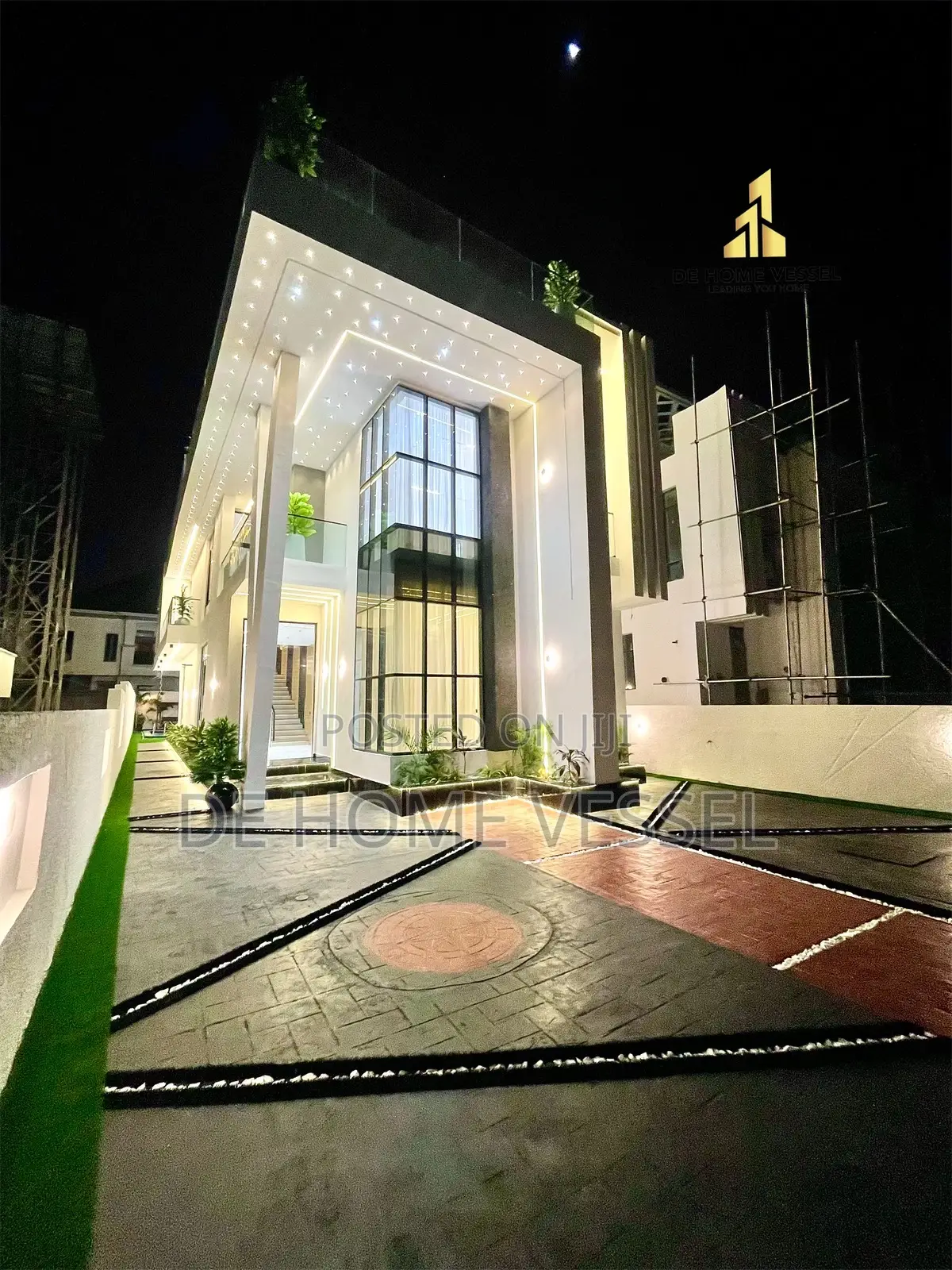 5bdrm Duplex in Chevron for sale in Chevron
