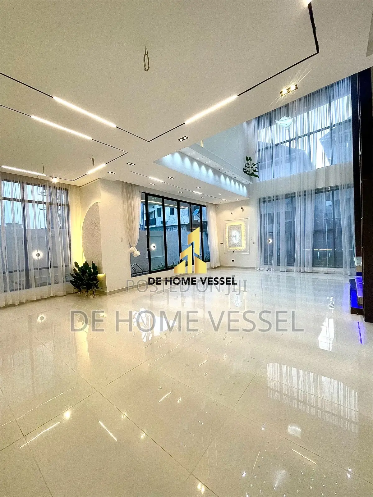 5bdrm Duplex in Chevron for sale in Chevron