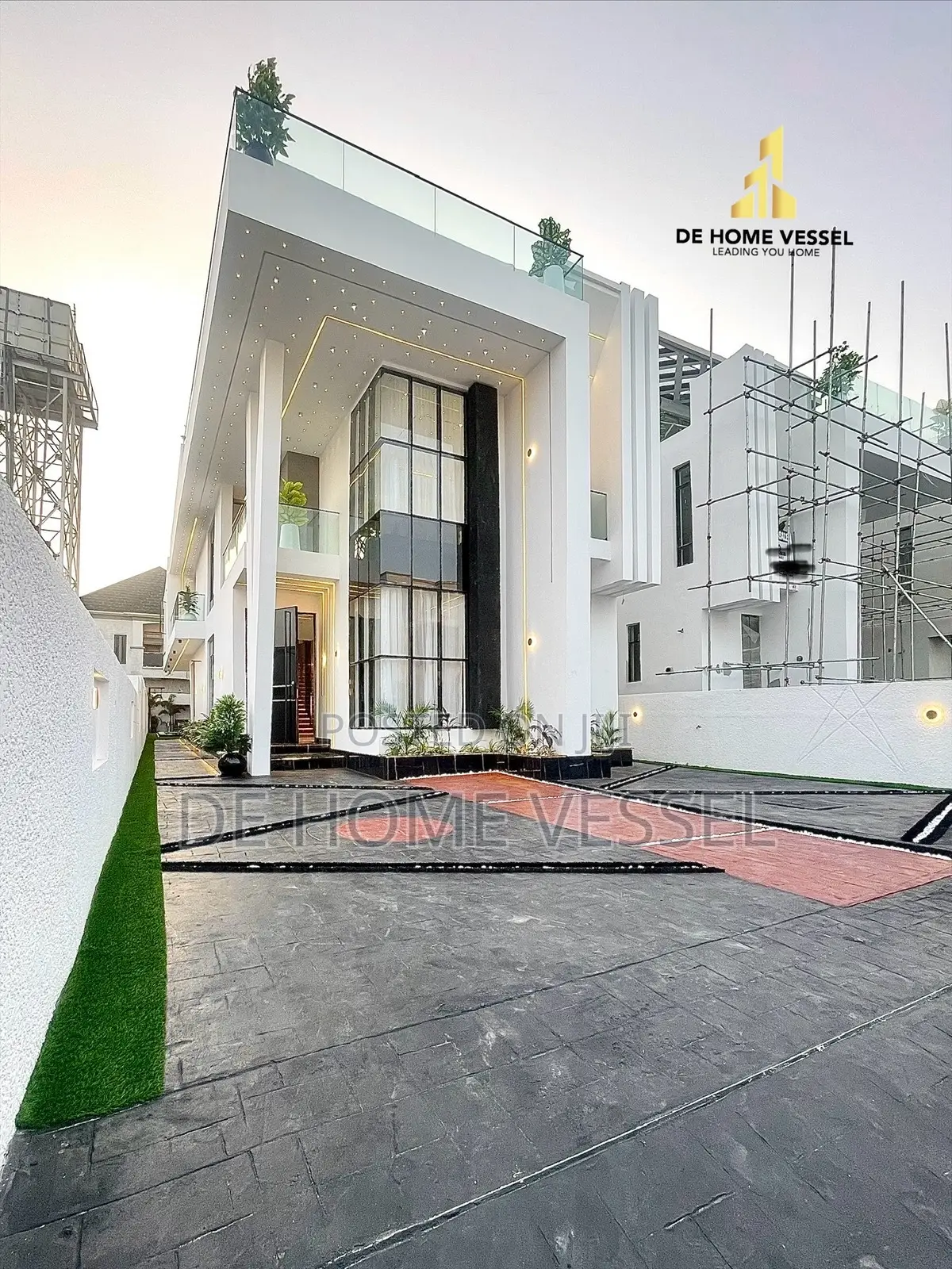 5bdrm Duplex in Chevron for sale in Chevron