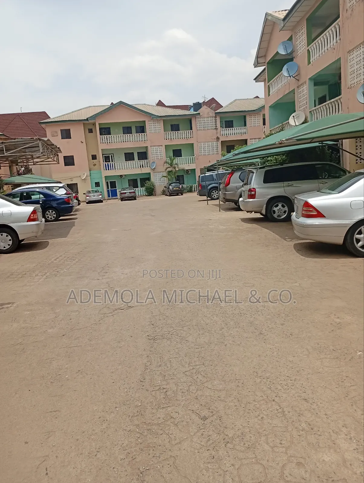 3bdrm Block of Flats in Mini Estate, Wuye for rent in Wuye