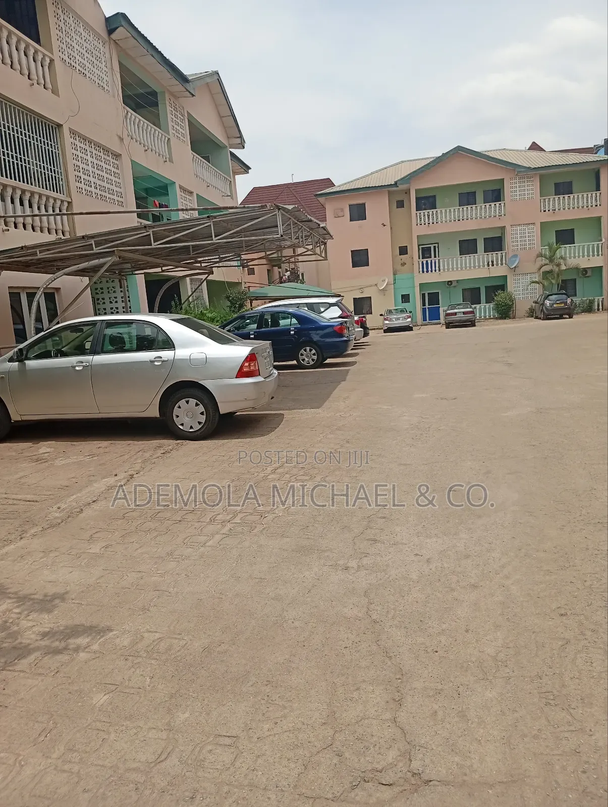 3bdrm Block of Flats in Mini Estate, Wuye for rent in Wuye