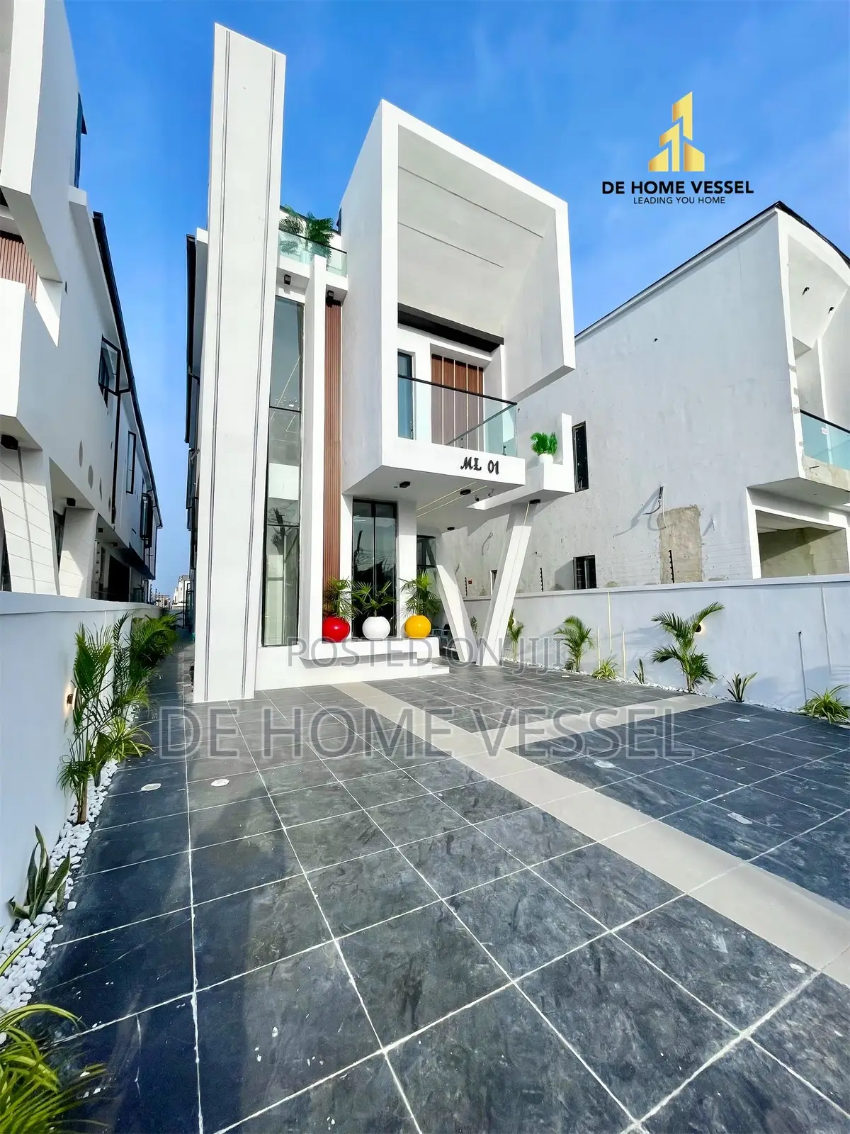 5bdrm Duplex in Ikota for sale in Ikota