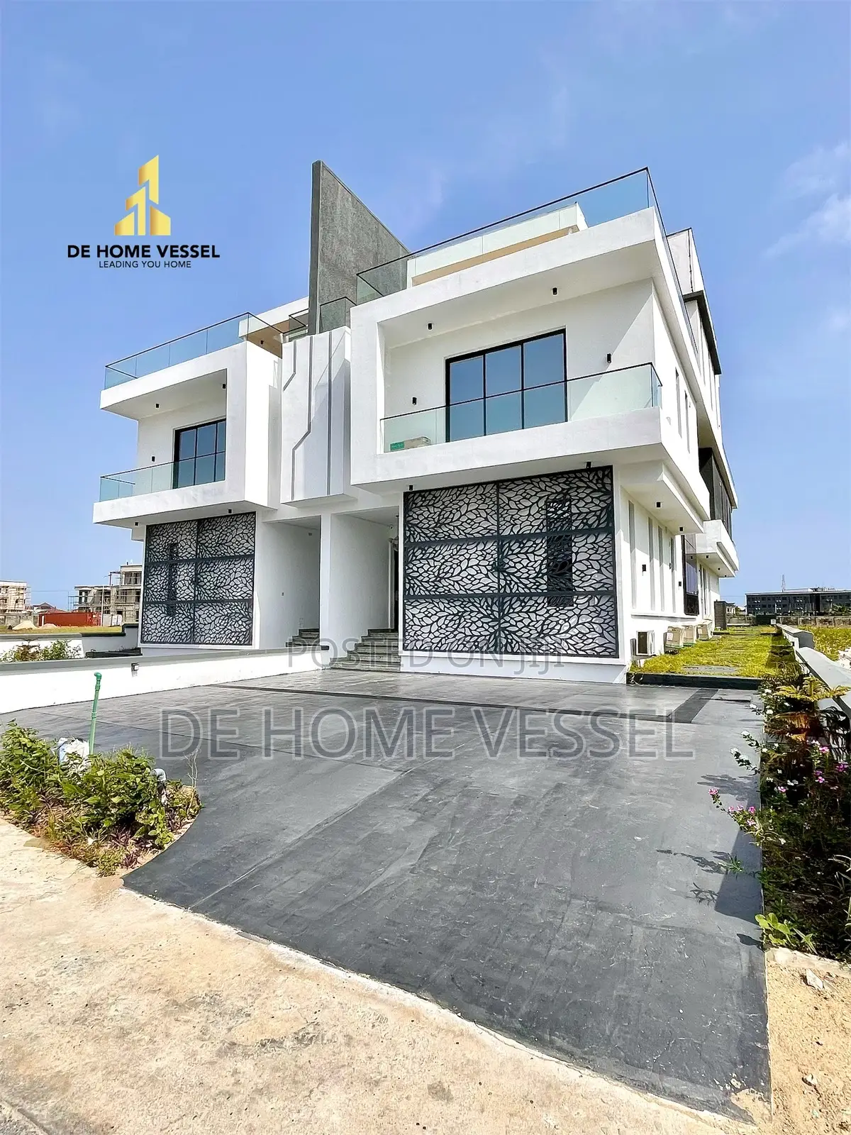 5bdrm Duplex in Ikate for sale in Ikate