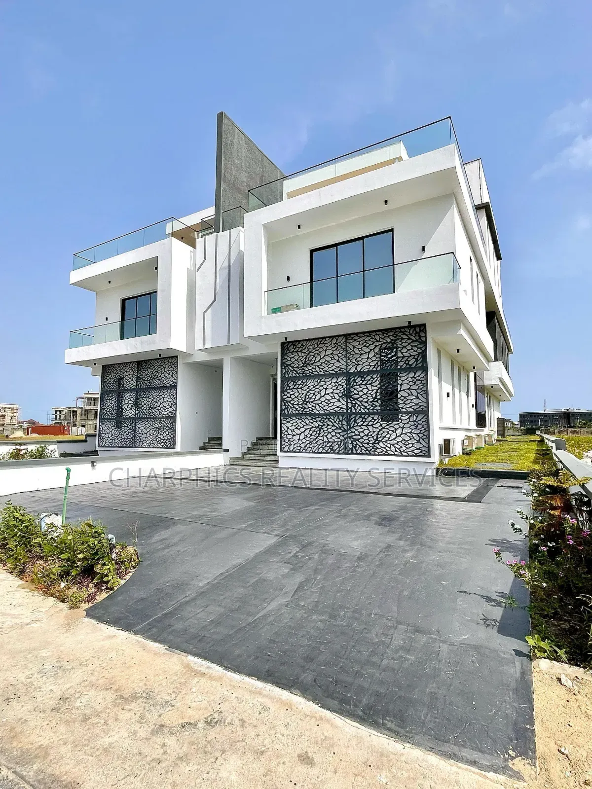 5bdrm Duplex in Ikate for sale in Ikate