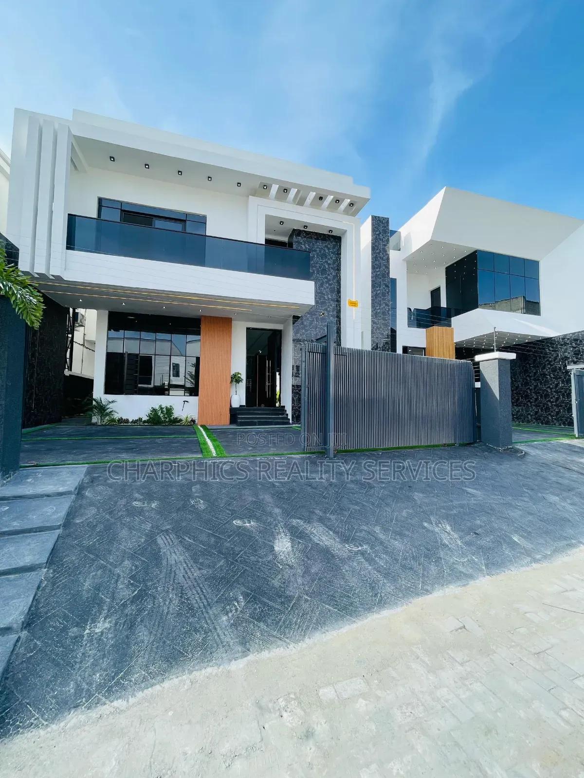 4bdrm Duplex in Chevron for sale in Chevron