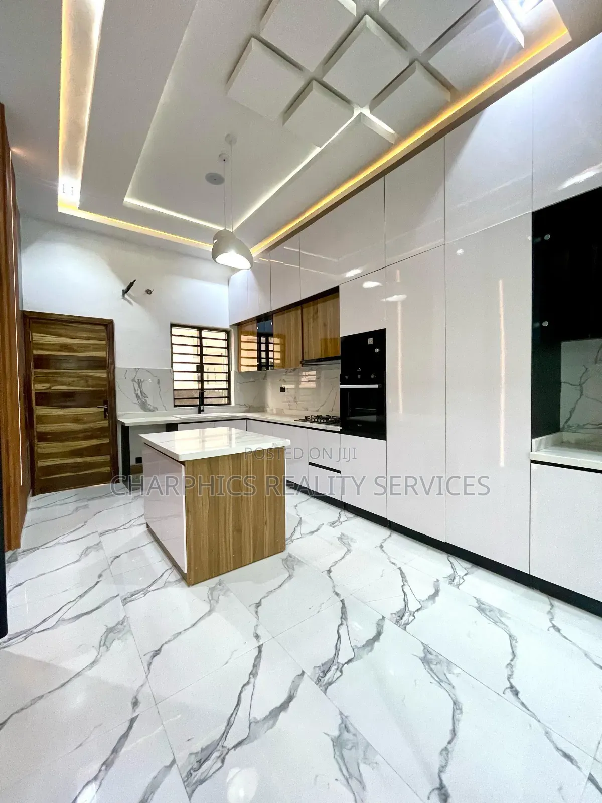 4bdrm Duplex in Chevron for sale in Chevron