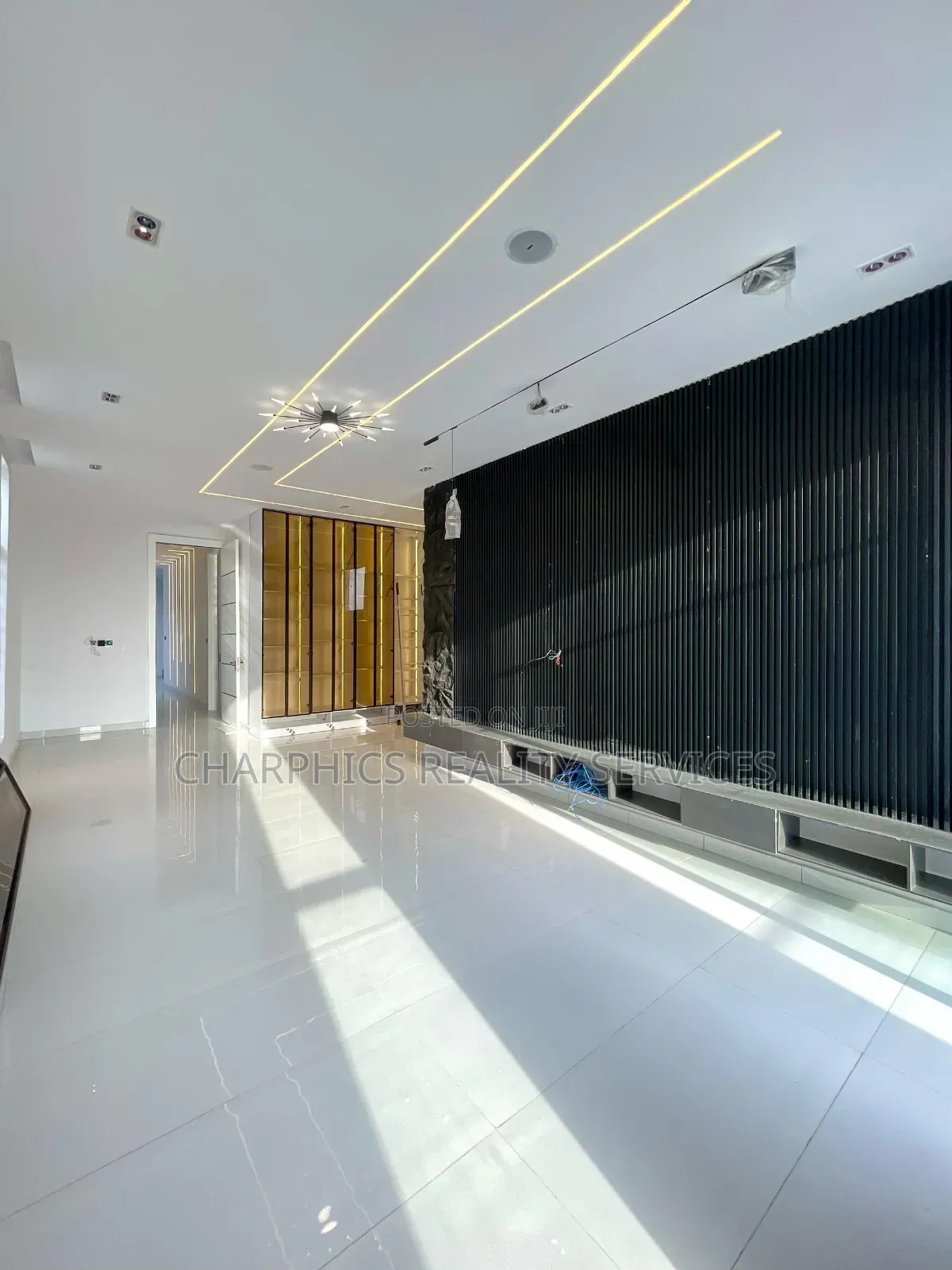 5bdrm Duplex in Ikota for sale in Ikota