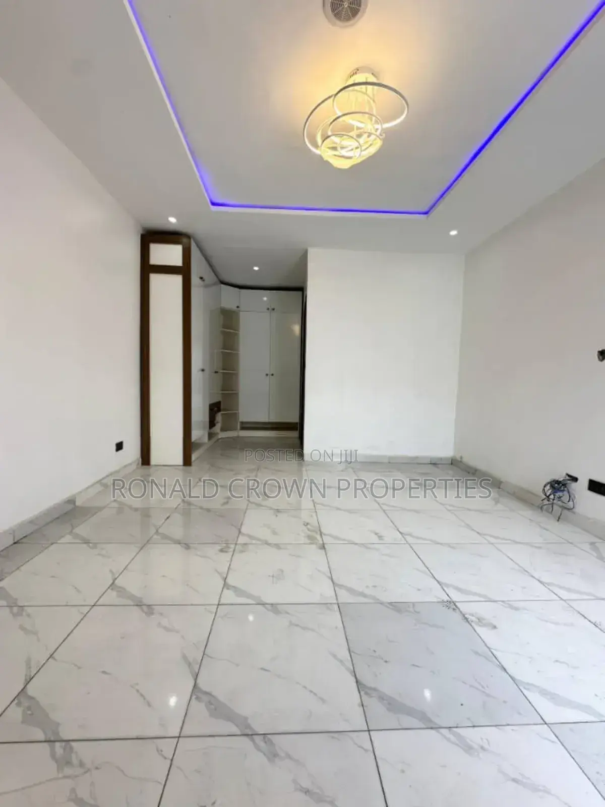 4bdrm Duplex in Chevron for sale in Chevron