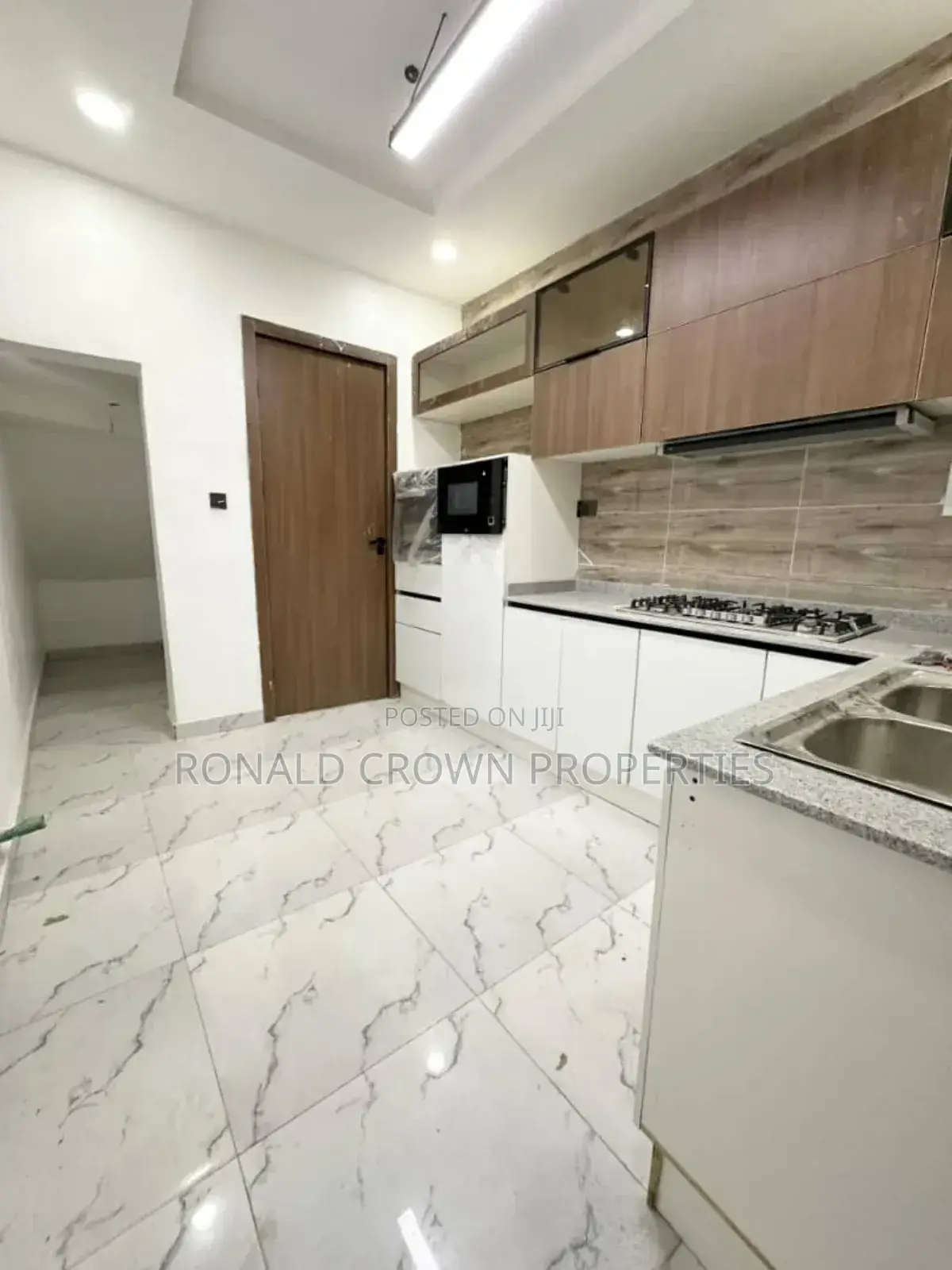 4bdrm Duplex in Chevron for sale in Chevron