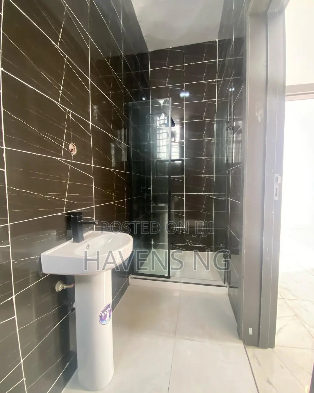 4bdrm Duplex in Ikota for sale in Ikota