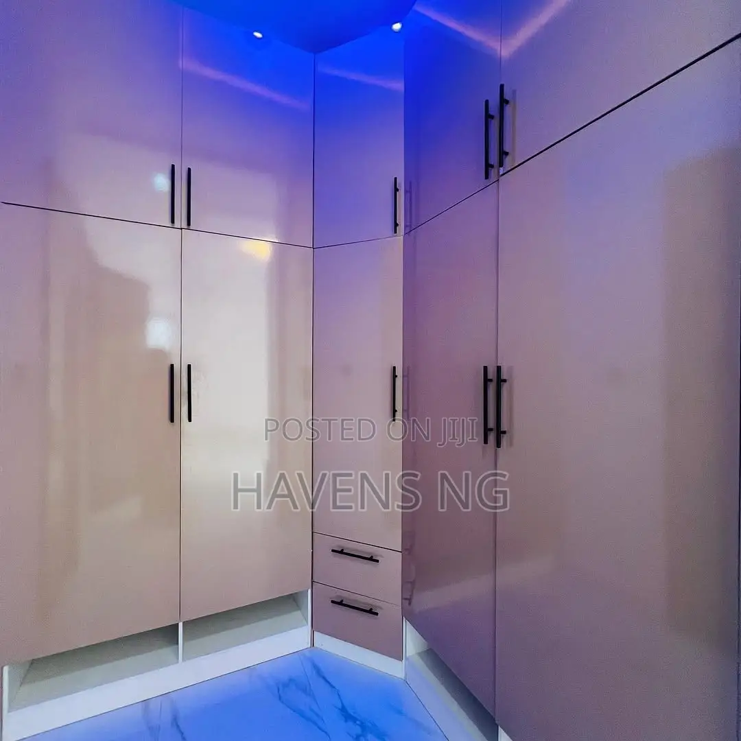 5bdrm Duplex in Ikota for sale in Ikota