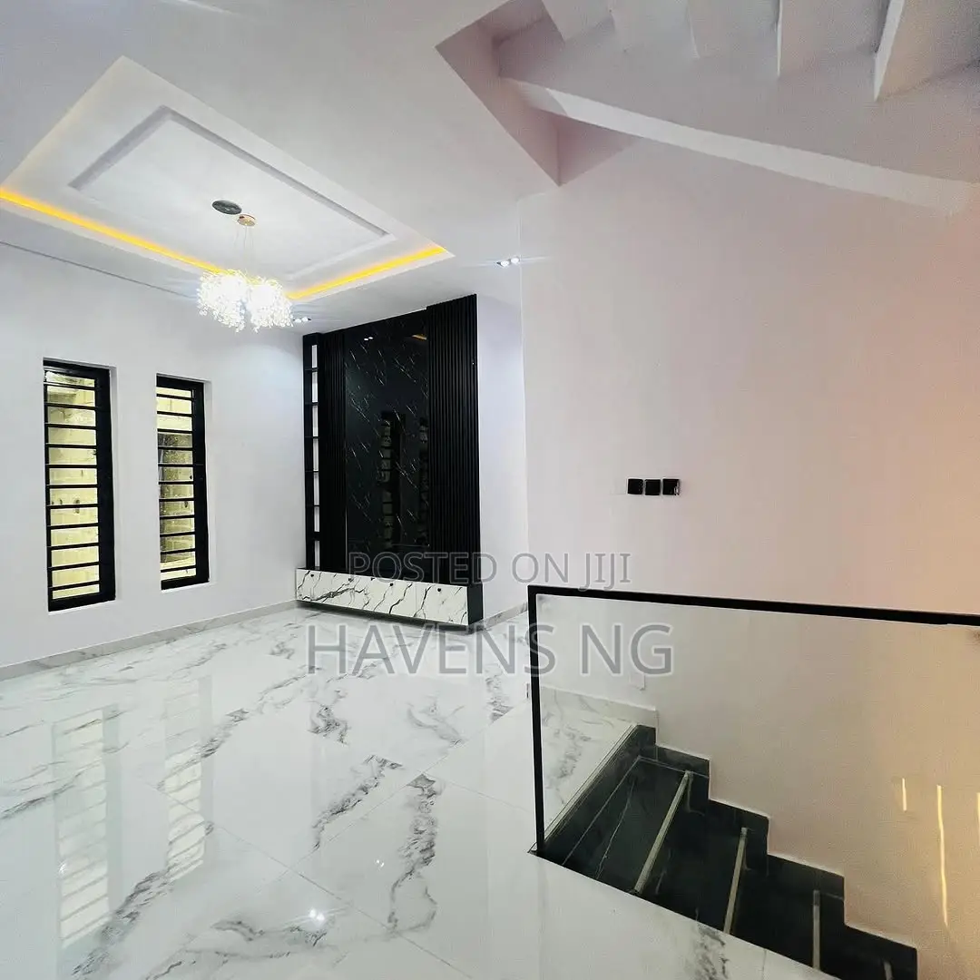 5bdrm Duplex in Ikota for sale in Ikota