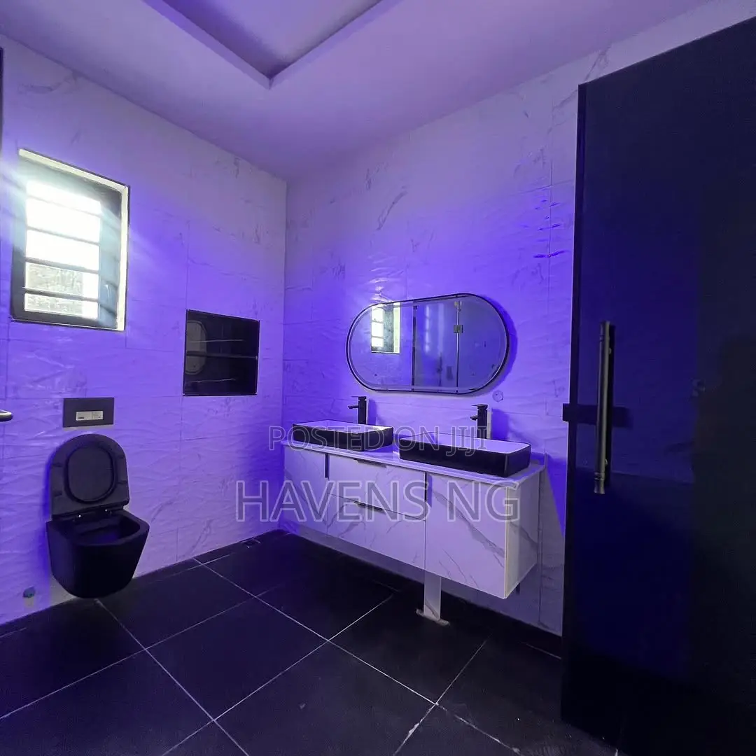 5bdrm Duplex in Ikota for sale in Ikota