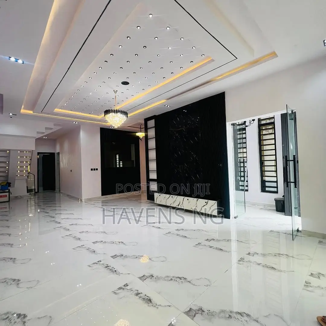 5bdrm Duplex in Ikota for sale in Ikota