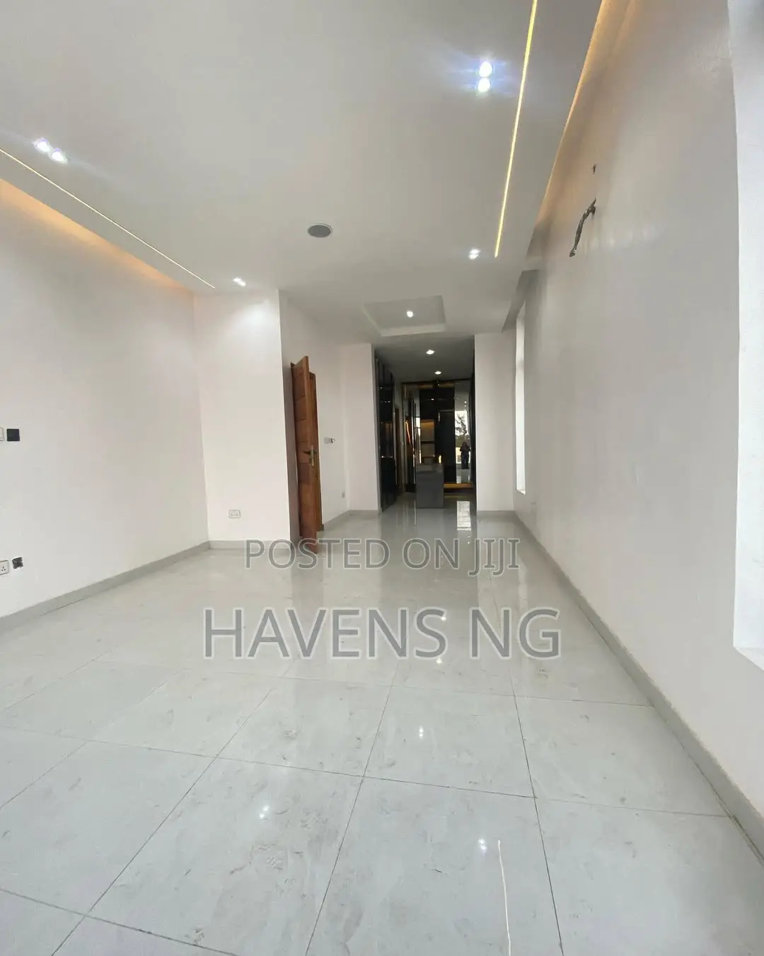 5bdrm Duplex in Ikota for sale in Ikota