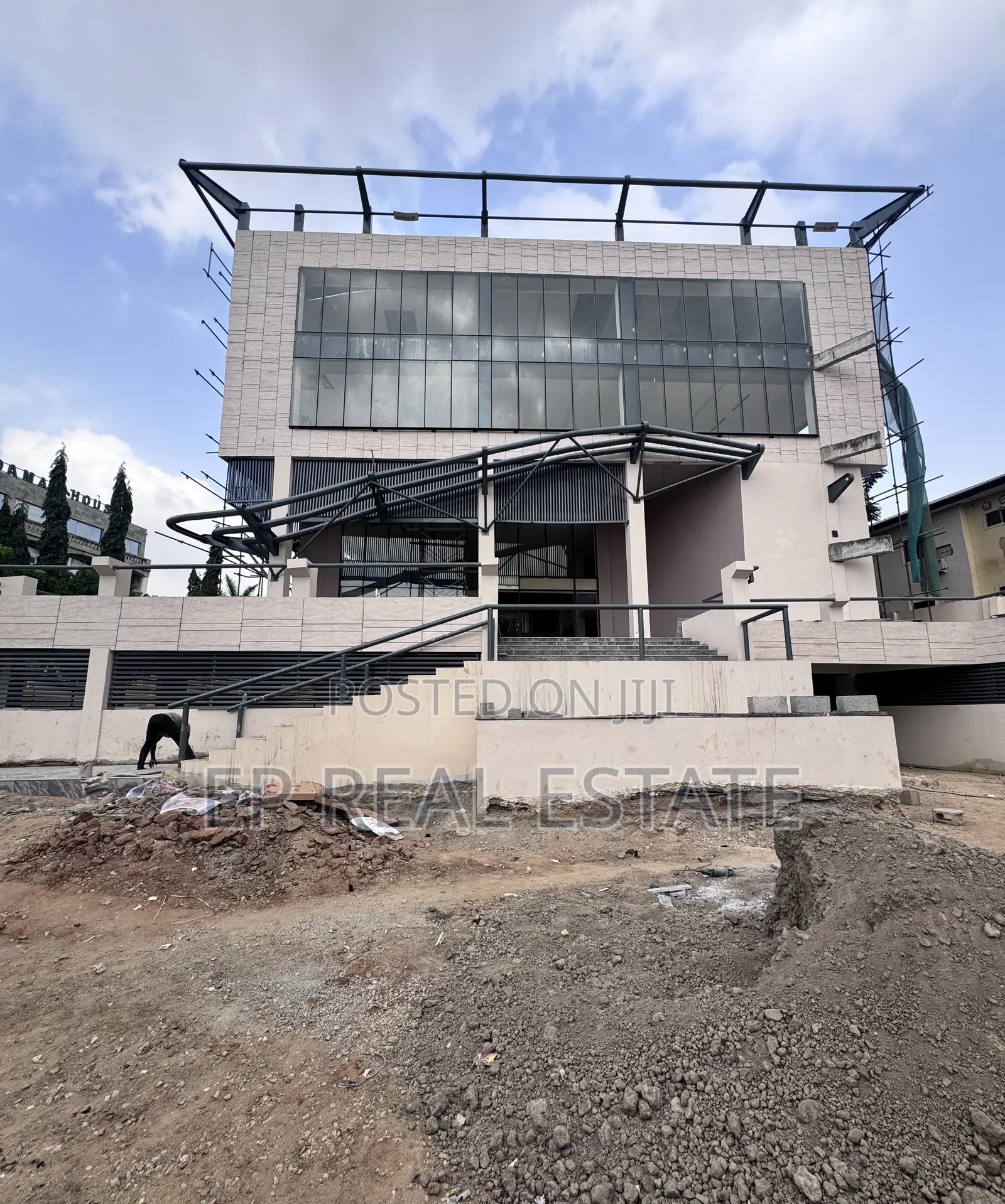 Plaza: Wuse2 Plaza for Sale. in Wuse 2