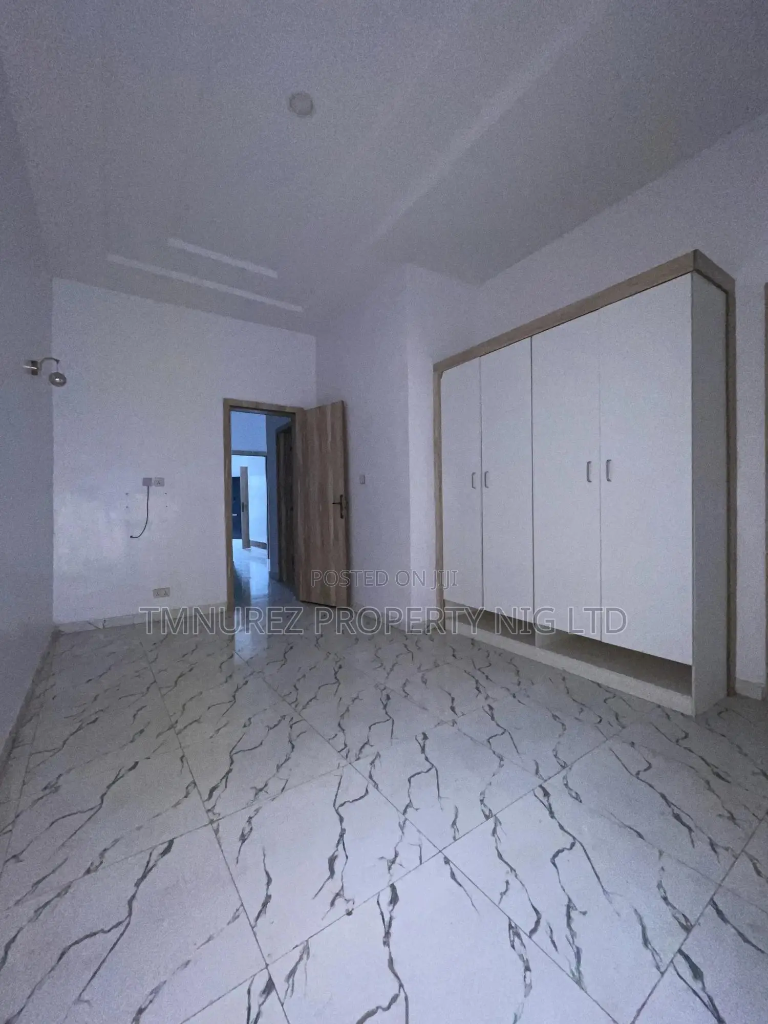 4bdrm Duplex in Chevron for rent in Chevron
